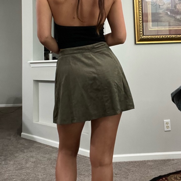 EUC Green Suede Button Skirt with Front Buttons - Picture 4 of 5